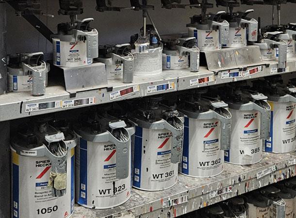 Blandereol med Speis Hecker lak hos Frederikssund Autolakering og Skadecenter. Kvalitetsprodukter fra Axalta til præcis farvematch og holdbar lakering