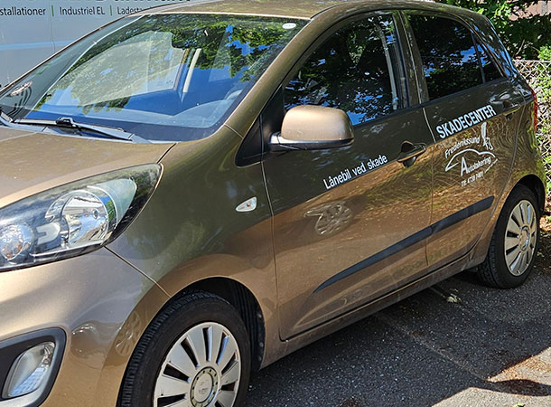 Gratis lånebil fra Frederikssund Autolakering og Skadecenter. En bekvem service under bilreparationen.